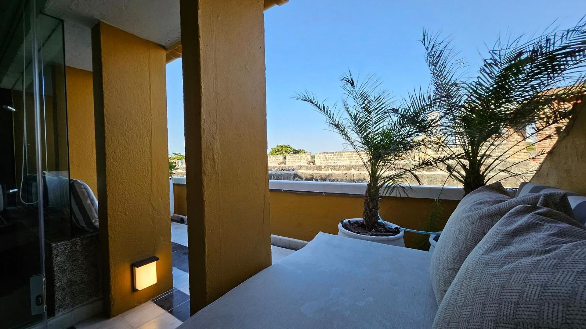 Duplex Vista Al Mar Y Murallas Nuevo En La Ciudad Amurallada