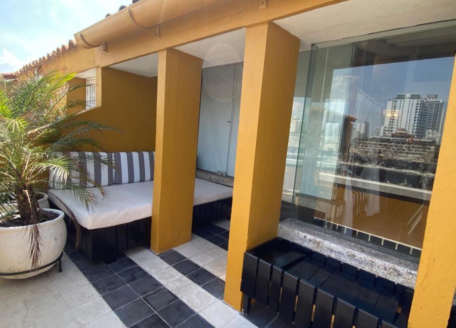 Duplex Vista Al Mar Y Murallas Nuevo En La Ciudad Amurallada