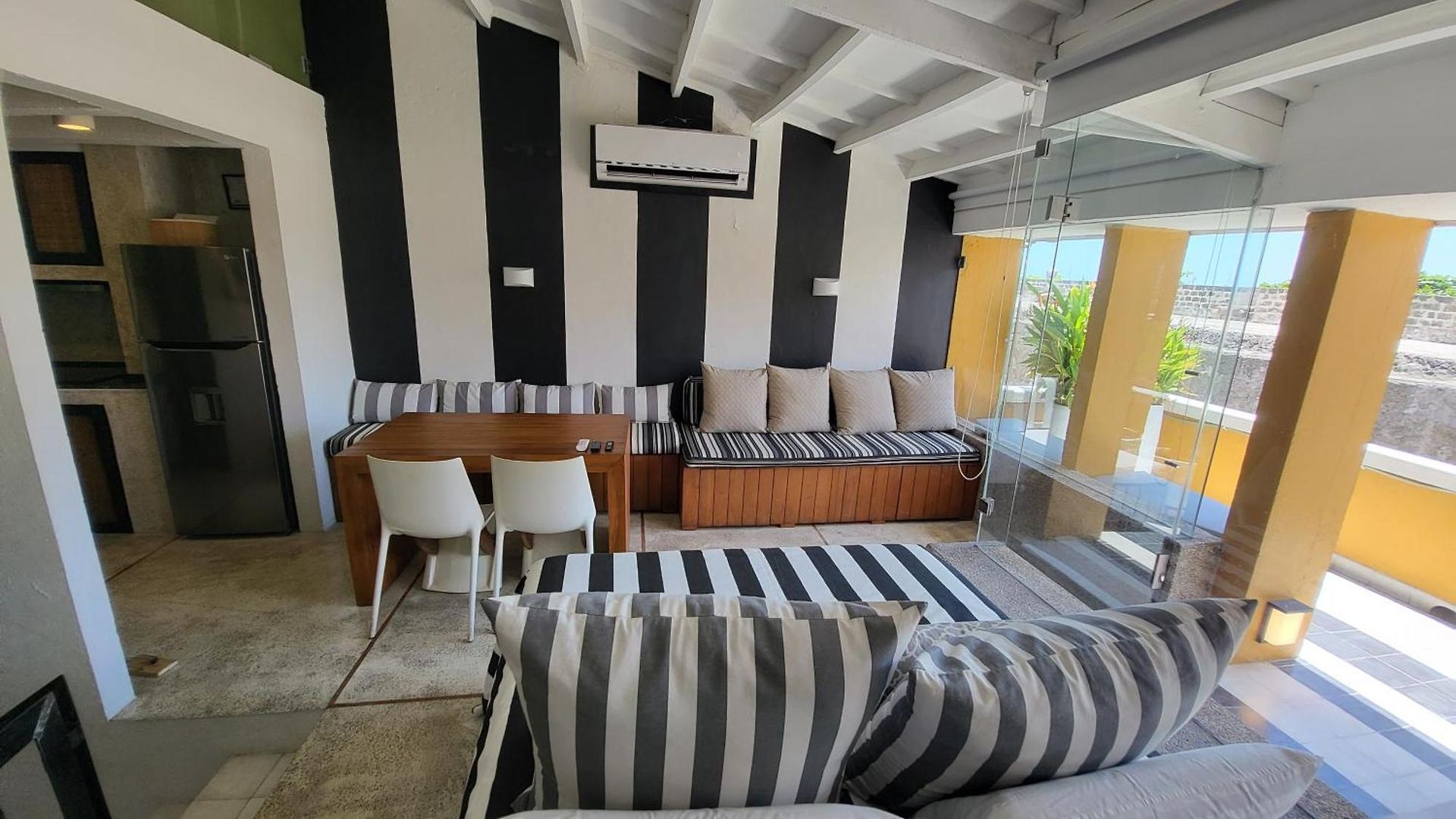 Duplex Vista Al Mar Y Murallas Nuevo En La Ciudad Amurallada